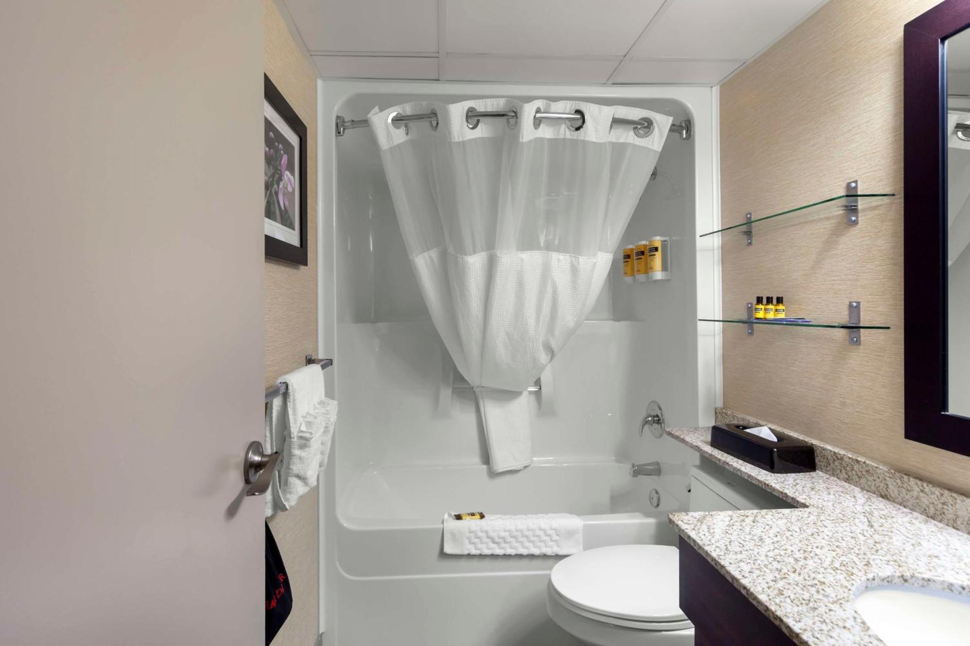 Best Western Plus City Centre Inn Эдмонтон Экстерьер фото